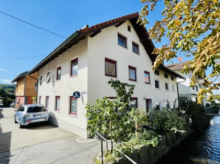 Ansicht Süd / Ost - Haus kaufen in Obergünzburg - Stadthaus mit Terrasse - modernisiert - Wohnen mit Ambiente