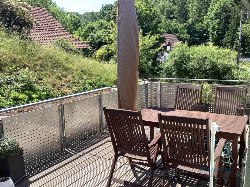 Die Terrasse bzw. Balkon zu Wohnung 02 im Obergeschoss