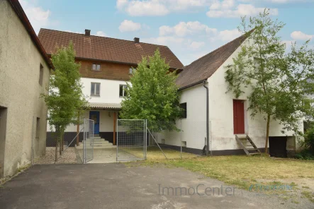 Das Anwesen mit Haus - Scheune und ehemalige Mühle - Haus kaufen in Schnaittenbach - Hochwertiges Wohnen - Haus mit Nebengebäuden und Garten in Schnaittenbach