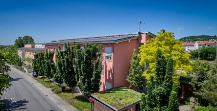 Hausansicht - Wohnung kaufen in Deggendorf - Möbliertes Studentenappartement, zentrumsnah!