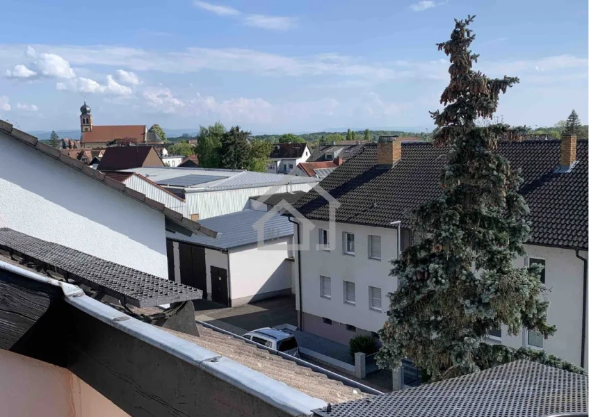 Blick über Hagenbach bis in den Schwarzwald