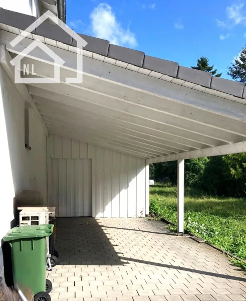 Carport mit Schuppen