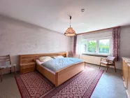 geräumiges Schlafzimmer EG