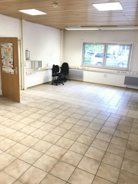 Bild/Grundriss 1 - Büro/Praxis mieten in Neustadt an der Donau - 17_VB3720VH Helle Bürofläche in einem Gewerbeanwesen / Neustadt a. d. Donau