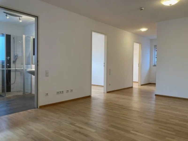 Bild/Grundriss 1 - Wohnung kaufen in Regensburg - 20_EI6663 Neuwertige 2,5-Zimmer-Eigentumswohnung mit Südwest-Loggia / Regensburg - Ost