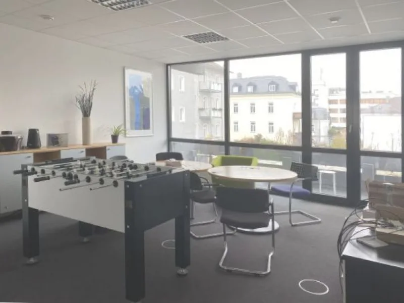 Bild/Grundriss 1 - Büro/Praxis mieten in Regensburg - 17_VB3595VLa Sehr gut frequentierte und großzügige Bürofläche / Regensburg - östlicher Zentrumsrand