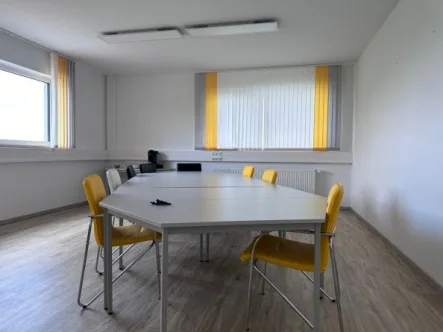 Bild/Grundriss 1 - Büro/Praxis mieten in Schierling - 11_VB3880b Moderne und repräsentative Büroräume / Außen Süd