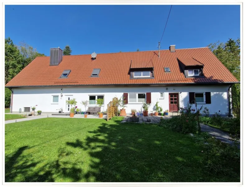 Beide Häuser von Süden - Haus kaufen in Olching - Zwei Häuser auf 8900 m² großem idyllischen Grundstück nahe dem Olchinger Stadtrand