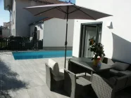 Terrasse mit Pool!