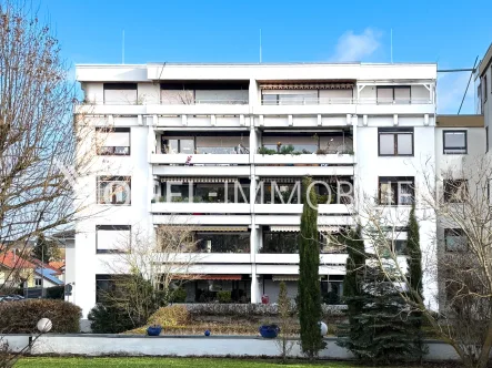 Titelbild - Wohnung kaufen in Estenfeld - Attraktive Penthouse-Wohnung mit zwei Balkonen und Schwimmbadzugang