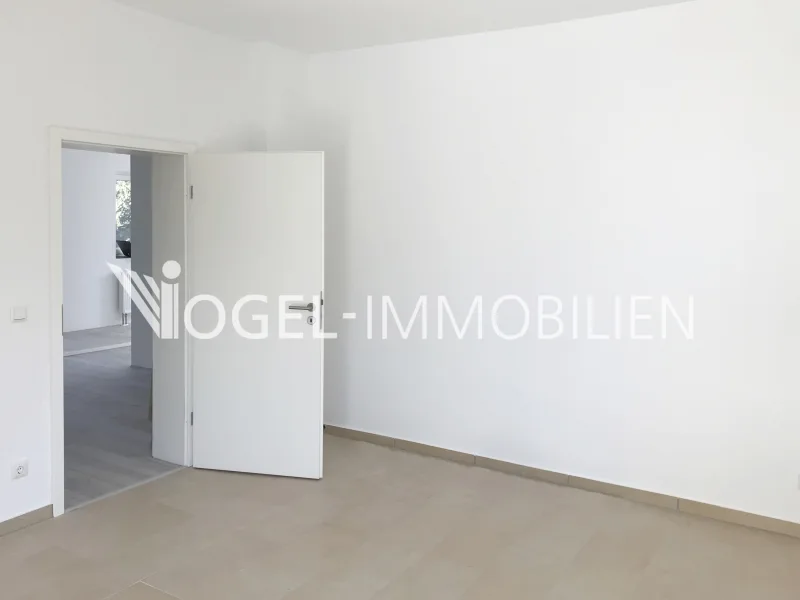 Titelbild - Wohnung mieten in Würzburg - Helle 3-Zimmer-Wohnung mit Balkon und Gartenblick 