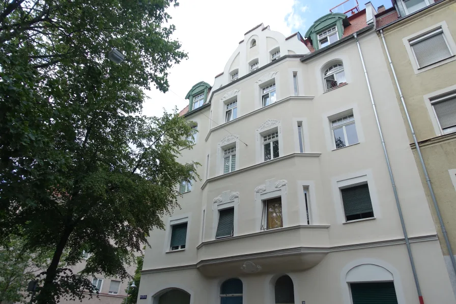  - Wohnung kaufen in Nürnberg - Altbauwohnung mit Balkon in ruhiger Lage