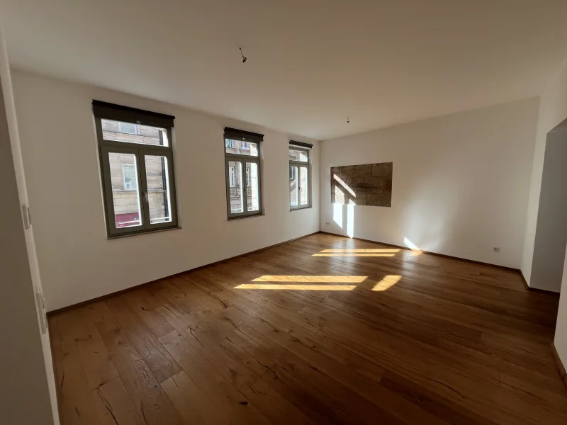  - Wohnung mieten in Fürth - 3-Zimmer-Wohnung mit Balkon im sanierten Denkmal!