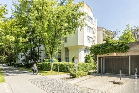 Charmante Gartenwohnung  - Wohnung kaufen in München - Renovierungsbedürftige Gartenwohnung direkt im Arabellapark