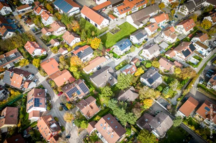 Rückwärtiges Baugrundstück - Grundstück kaufen in Kirchheim bei München - Rückwärtig gelegenes Baugrundstück in begehrter Wohnlage