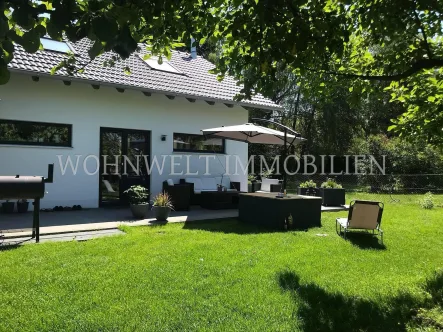 Blick auf die Terrasse - Haus kaufen in Hallbergmoos - Traumhaftes, idyllisches Einfamilienhaus mit großem Garten