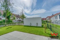 Terrasse mit Blick in den Garten