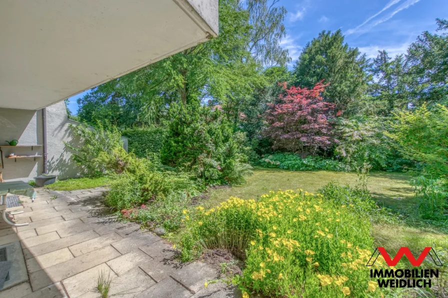 Terrasse mit Blick in den Südgarten