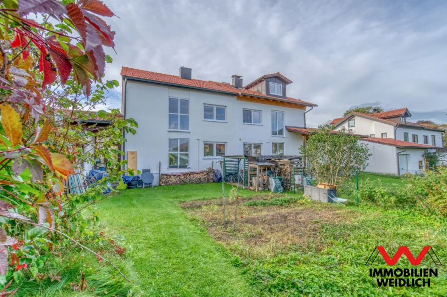 Blick vom Garten zum Haus