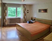 Blick ins Elternschlafzimmer sowie