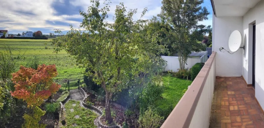 sonnigen Südbalkon mit schönem Blick