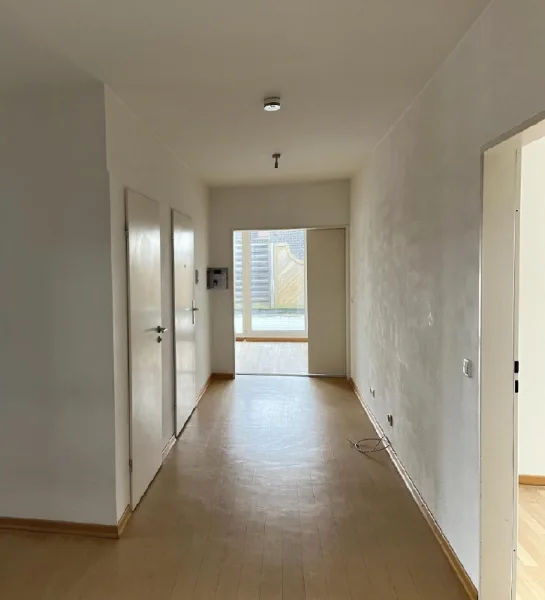 Die Diele bietet viel Platz für eine Garderobe