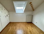 Schlafzimmer mit Einbauschrank