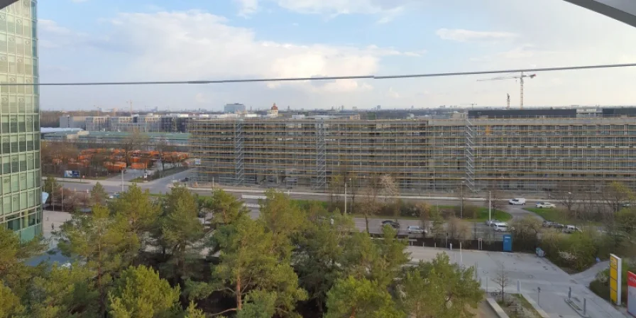 Top Ausblick Richtung Stadtmitte und zu den Bergen