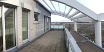 mit jeweiligem Zugang zur sonnigen Dachterrasse