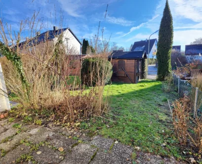 Blick in den Südgarten des Hauses - Haus kaufen in Puchheim - Ideal für die junge Familie –  Freies gut geschnittenes kl. Reihenhaus mit Südgarten, Puchheim-Ort