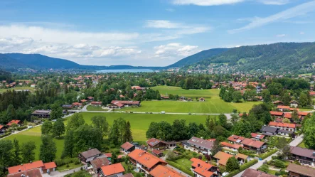 Vogelperspektive - Grundstück kaufen in Rottach-Egern - Großzügiges Baugrundstück mit atemberaubendem Weitblick in Liebhaber-Lage von Rottach-Egern