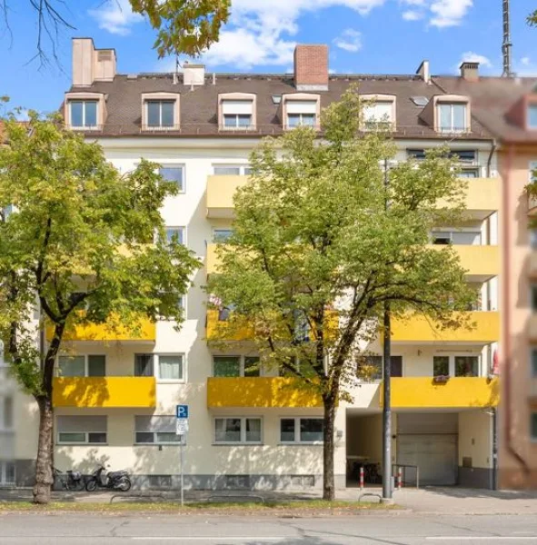 Hausansicht - Wohnung kaufen in München - Solide vermietetes Apartment mit Balkon zw. Olympia- u. Luitpoldpark in München-Schwabing-West