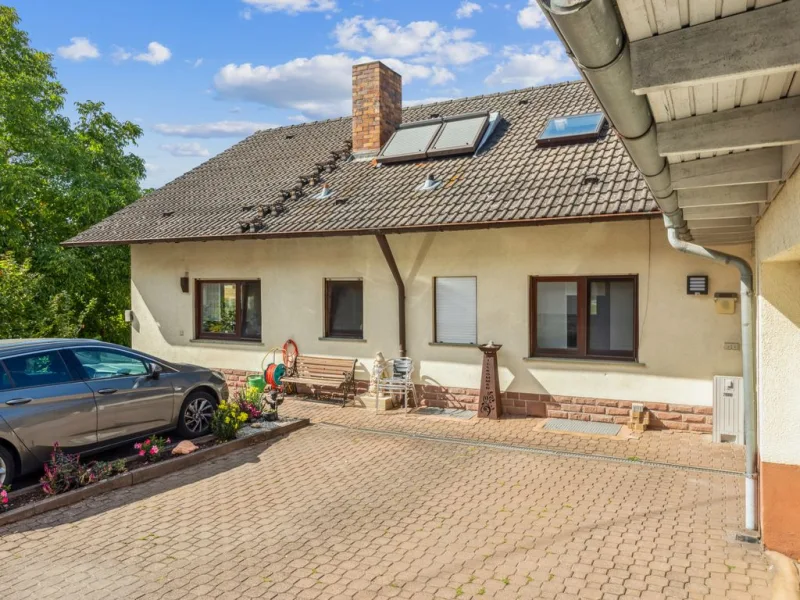 Aussenansicht_001.jpg - Haus kaufen in Karsbach - Einfamilienhaus mit vielen Möglichkeiten