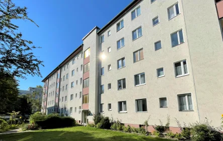 Hausansicht - Wohnung kaufen in Berlin - Im privaten Bieterverfahren! Vermietete Eigentumswohnung mit Potenzial in Berlin-Schöneberg