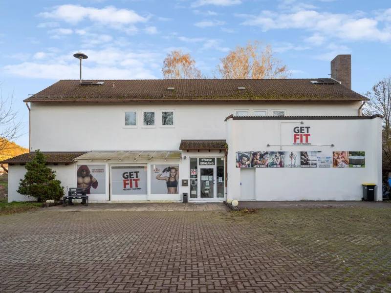 Titelbild - Haus kaufen in Heringen - Kapitalanlage mit sportlichem Hintergrund