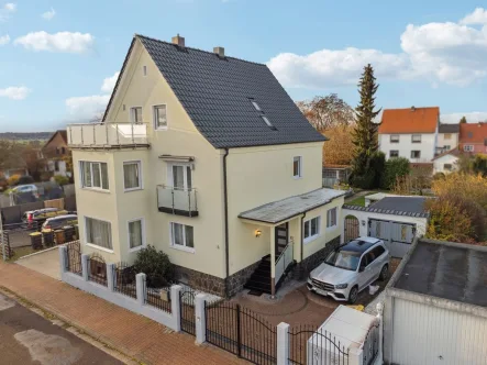 Titelbild - Haus kaufen in Erlensee - Komplett saniertes und renoviertes 3 Parteien- Haus mit Luxus-Spabereich und Innenpool 