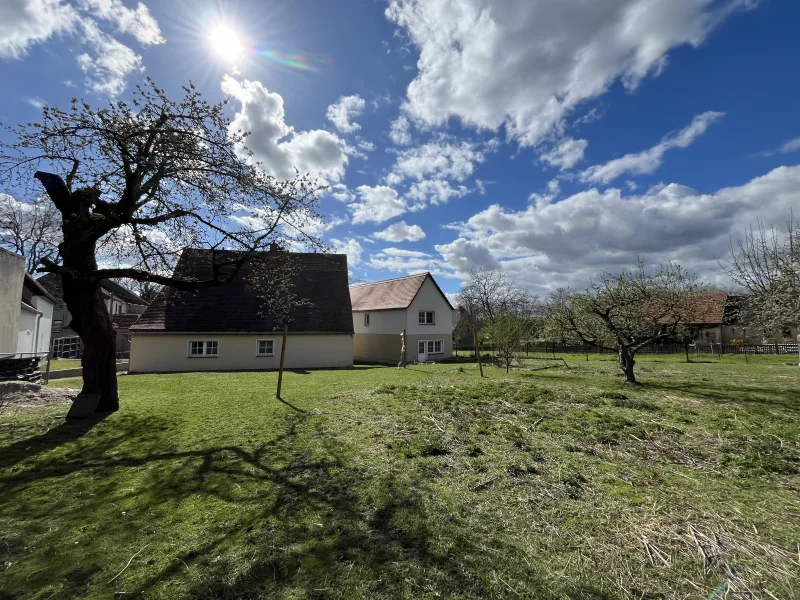 Titelbild - Haus kaufen in Groitzsch - Landliebe und Mehrgenerationshaus mit großem Grundstück in Gatzen bei Groitzsch zum sofort Bezug!