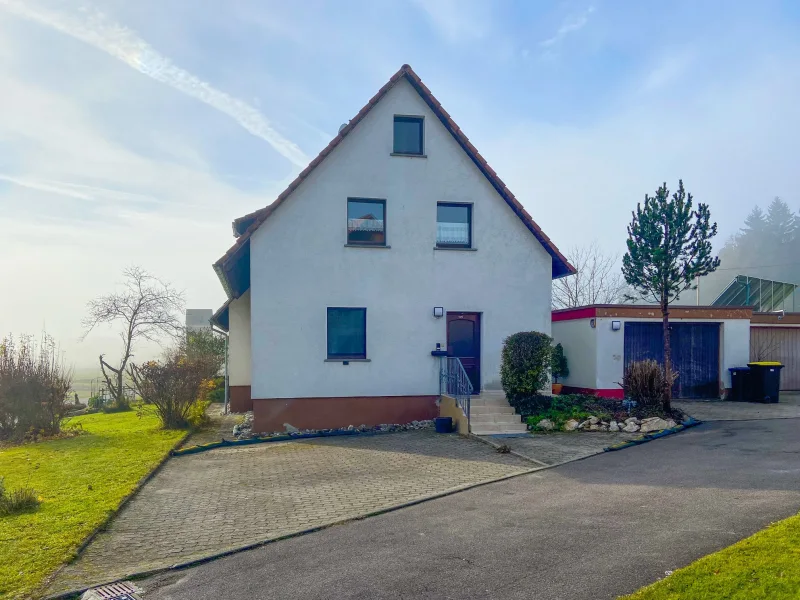 Ansicht Giebel - Wohnung kaufen in Bad Wurzach - Gegen Gebot: ALLGÄU: Große 4-Zimmer Wohnung mit schönem Ausblick