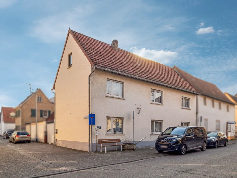 Straßenansicht - Haus kaufen in Gabsheim - Einfamilienhaus mit Ausbaupotential in Gabsheim