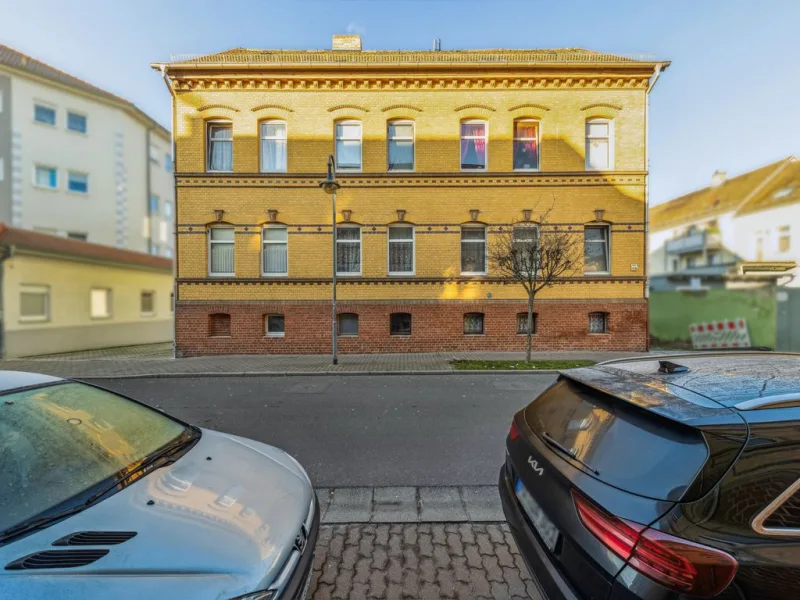 Titelbild - Haus kaufen in Delitzsch - Mehrfamilienhaus mit 7 Wohneinheiten in zentraler Lage von Delitzsch