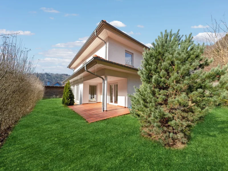 Terrassenansicht - Haus kaufen in Zell - Moderne Stadtvilla mit neuestem Energiestandard in Zell im Wiesental