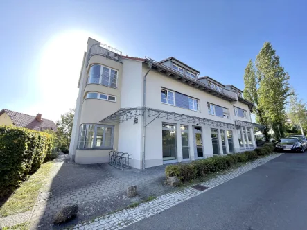 Objektansicht - Wohnung kaufen in Dresden - Schöne und helle Maisonette-Wohnung in Dresden mit sensationellem freien Blick ins Erzgebirge