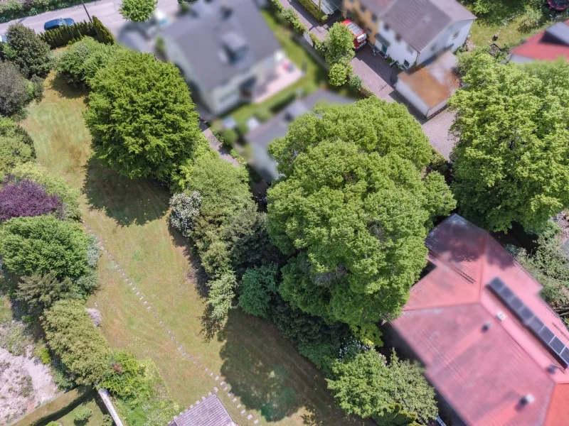 Luftaufnahme - Grundstück kaufen in Gauting - Baugrundstück in zweiter Reihe für ein Einfamilienhaus oder ein DH mit WEG-Teilung in Stockdorf