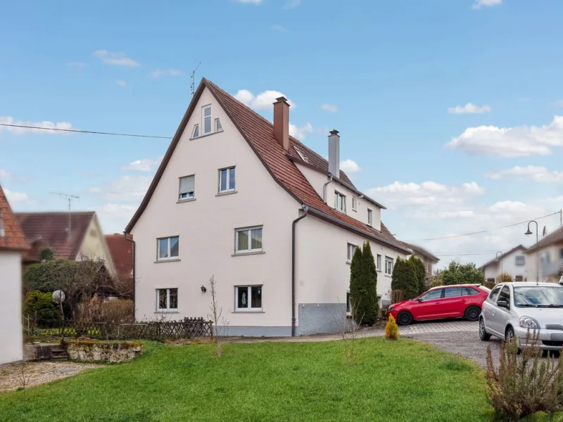 Außenansicht - Haus kaufen in Ohmenhausen / Reutlingen - Liebevoll gepflegtes Mehrfamilienhaus mit wundervoller Aussicht in Ohmenhausen/Reutlingen