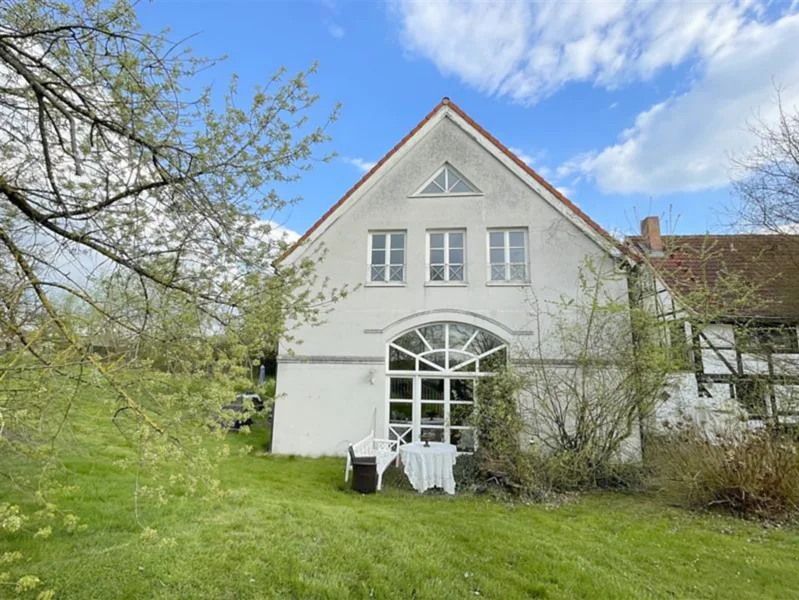 Titelbild - Haus kaufen in Einbeck - Einfamilienhaus mit traumhaftem großen Grundstück in familienfreundlicher Lage von Einbeck-Naensen