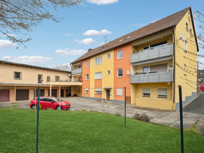 Rückansicht - Wohnung kaufen in Fürth - Geräumige 3-Zimmer-Wohnung mit ca. 100m² und Garage in begehrter Lage in Fürth/Poppenreuth