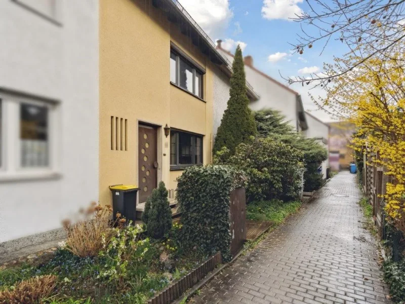 Hauptbild - Haus kaufen in Nürnberg - Freies Reihenhaus in begehrter Lage von Nürnberg-Ziegelstein