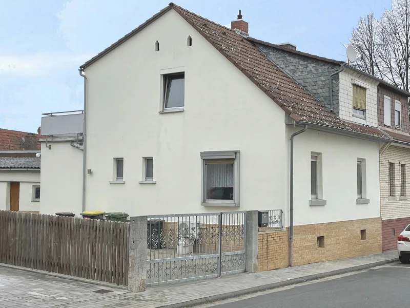 Außenansicht - Haus kaufen in Nidderau-Ostheim - Charmante Doppelhaushälfte mit Ausbaureserve