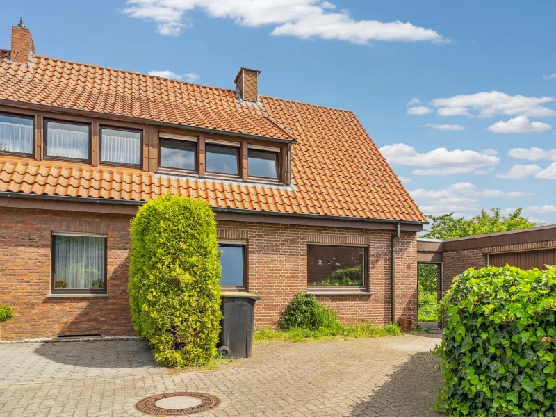 Titelbild - Haus kaufen in Rheine - Schöne Doppelhaushälfte mit Potenzial,  Garten und  Garage in ruhiger Lage von Rheine Dorenkamp!