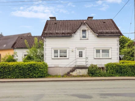 Titelbild  - Haus kaufen in Hilchenbach - Einfamilienhaus in Müsen 